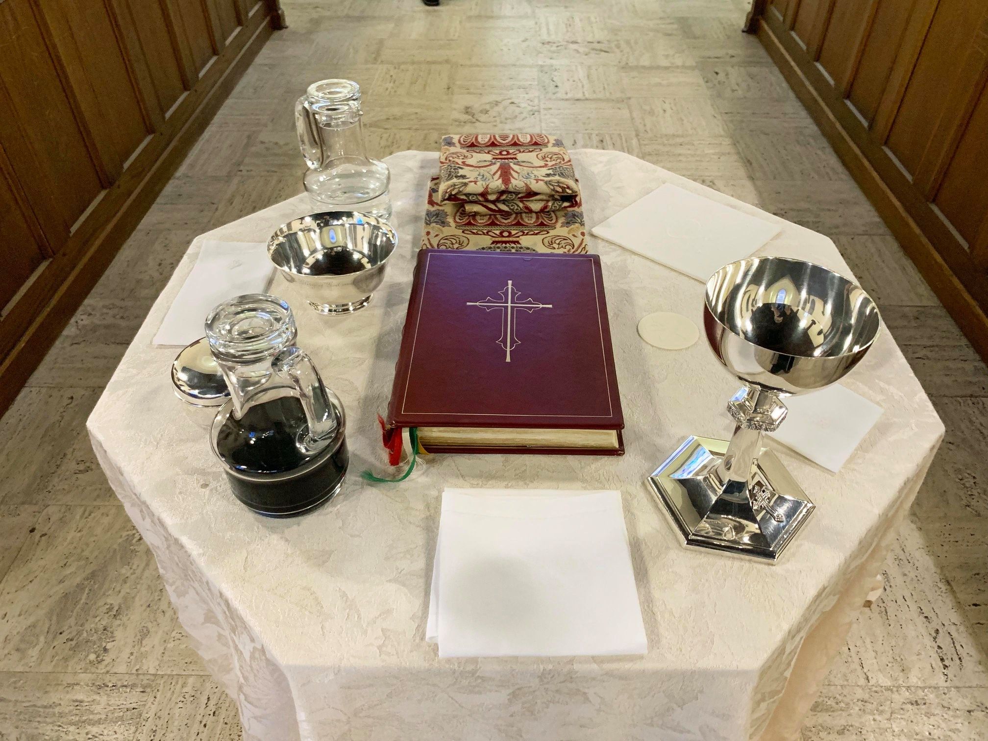 Bible, Altar